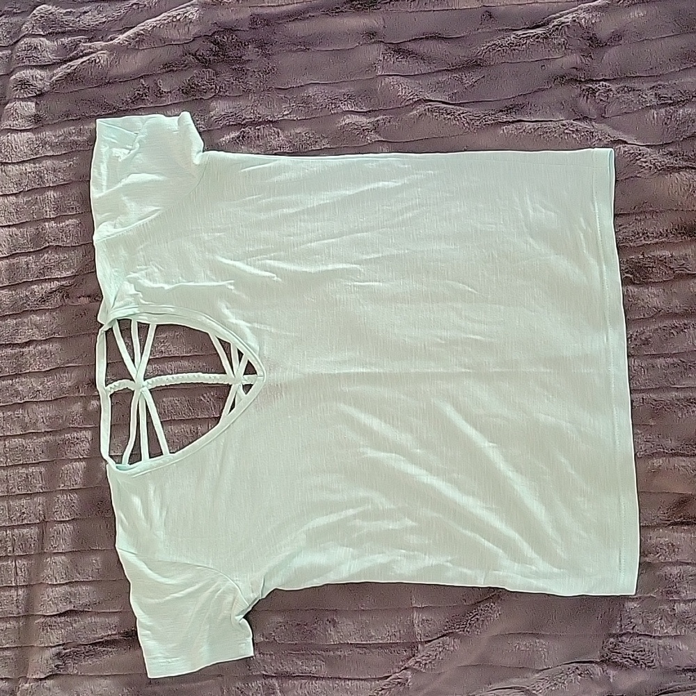 Buckle tee